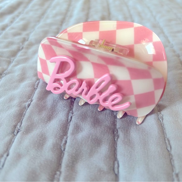 BARBIE Hair Claw Large Checkered Pink - Picture 3 of 6